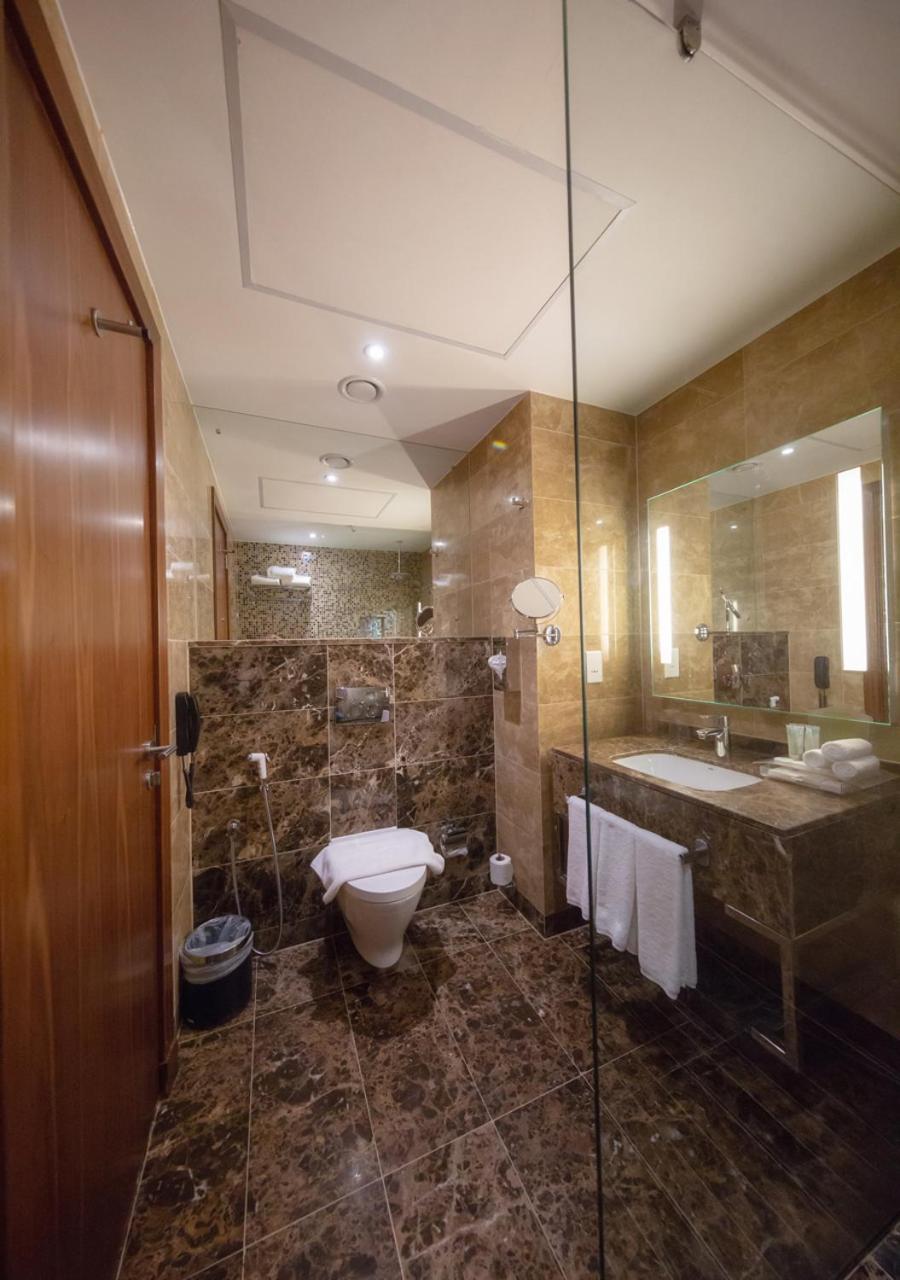 Holiday Suites Al Azizia Mekka Zewnętrze zdjęcie A bathroom at the hotel