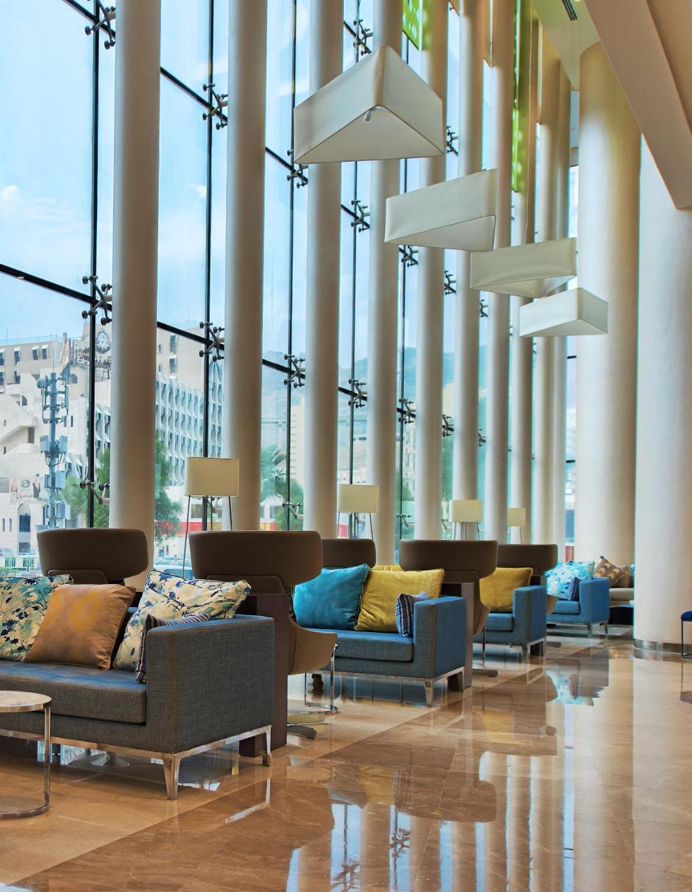 Holiday Suites Al Azizia Mekka Zewnętrze zdjęcie The hotel lobby