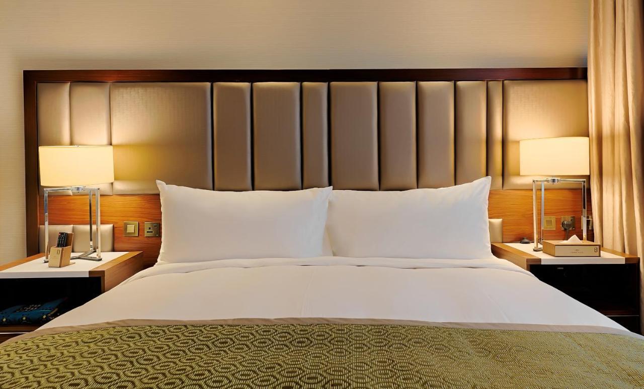 Holiday Suites Al Azizia Mekka Zewnętrze zdjęcie A guest room at the hotel