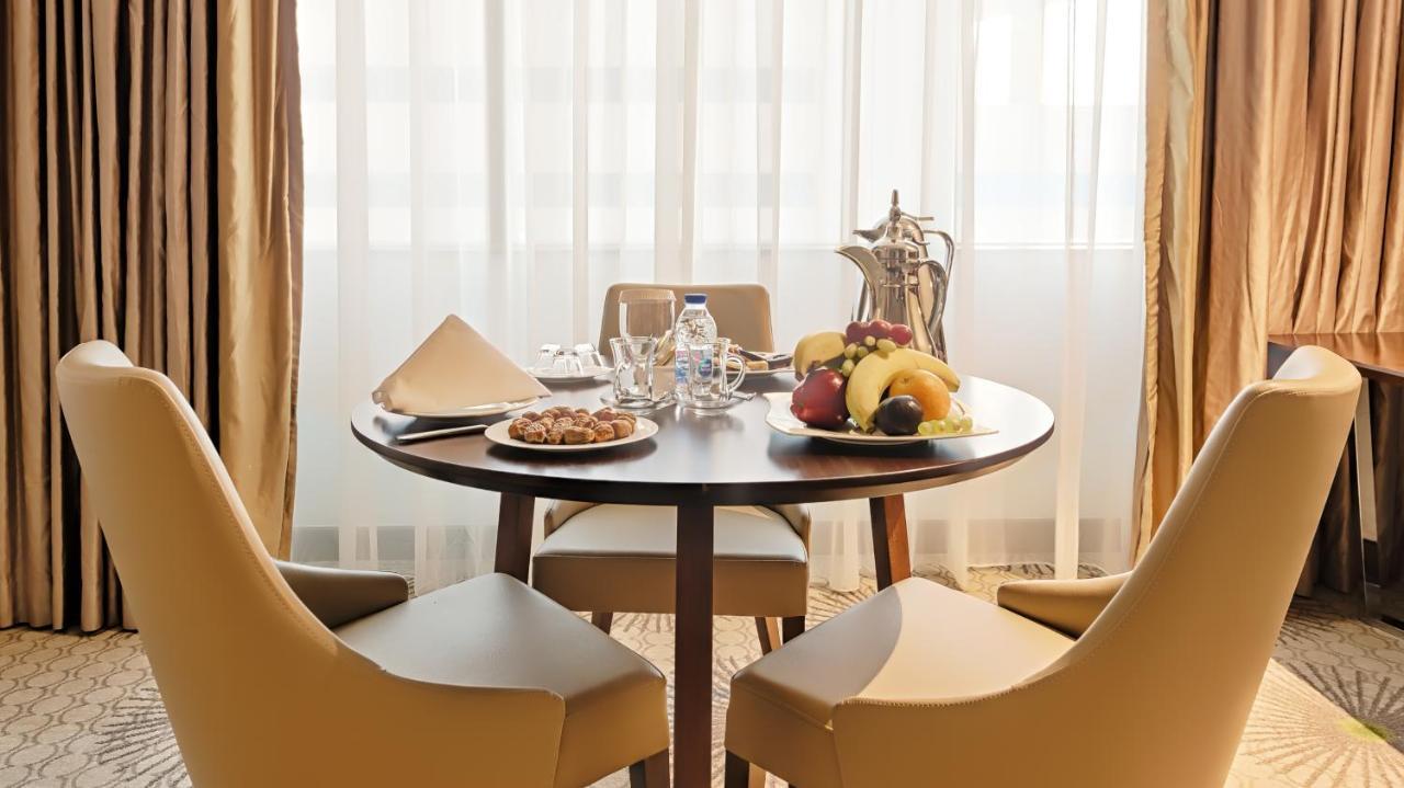 Holiday Suites Al Azizia Mekka Zewnętrze zdjęcie Breakfast at the hotel
