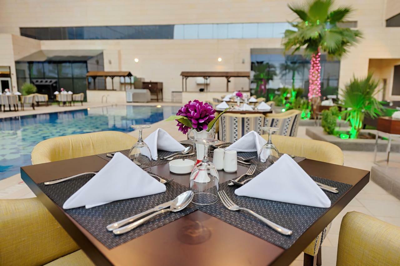 Holiday Suites Al Azizia Mekka Zewnętrze zdjęcie The hotel's restaurant